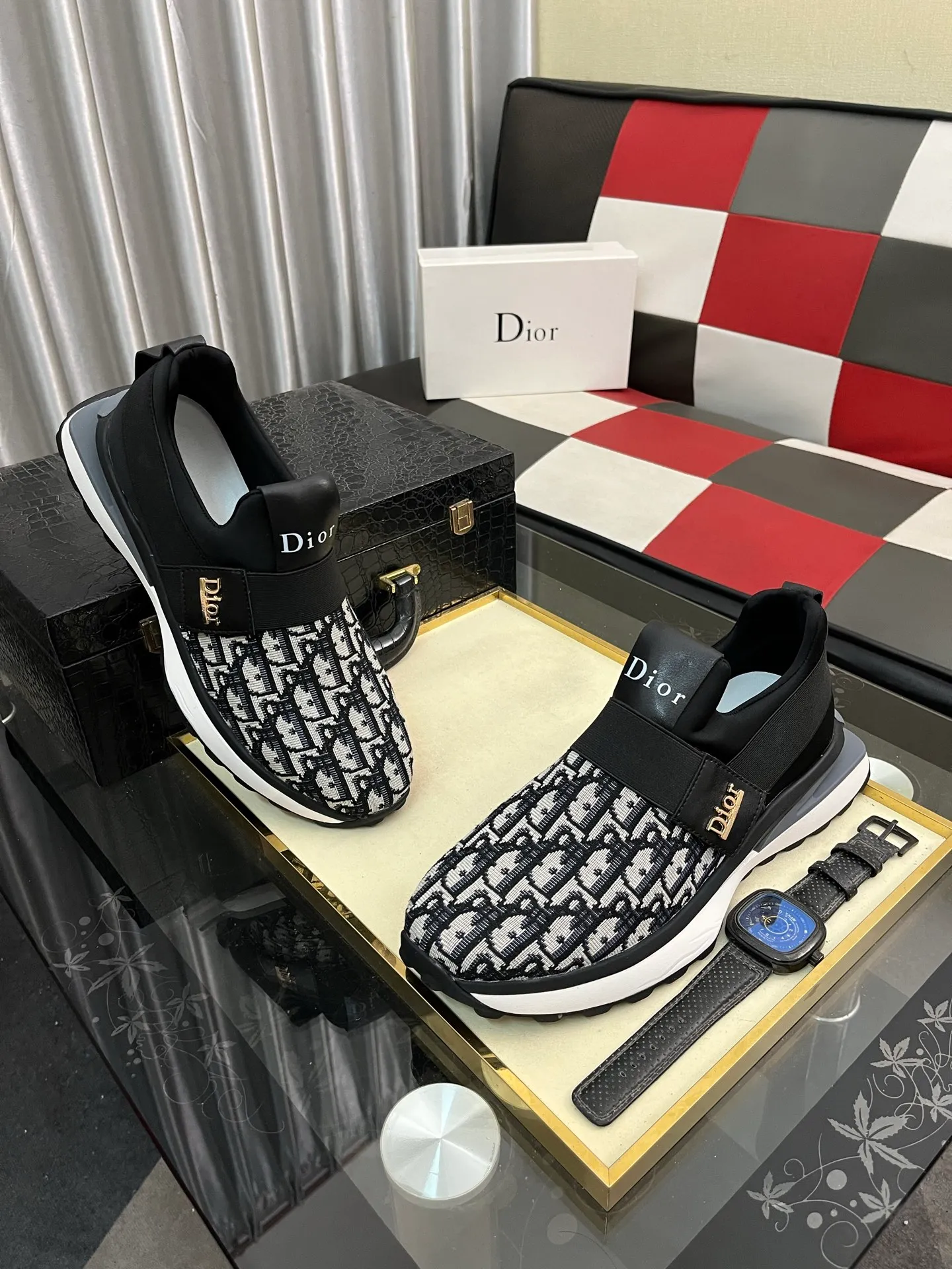 Men's Men's Shoes 💰458⌚️⌚️Dior [Dior] men's casual and trendy shoes are on the market! Strong British fashion style, the upper is made of nubuck leather with printed fabrics, comfortable pigskin lining, and original molded outsole. Designed by European and American masters, the perfect shape creates high quality, super versatile and very comfortable. High-end without losing taste, fashionable and novel! Code number: 38～442️⃣Colors available